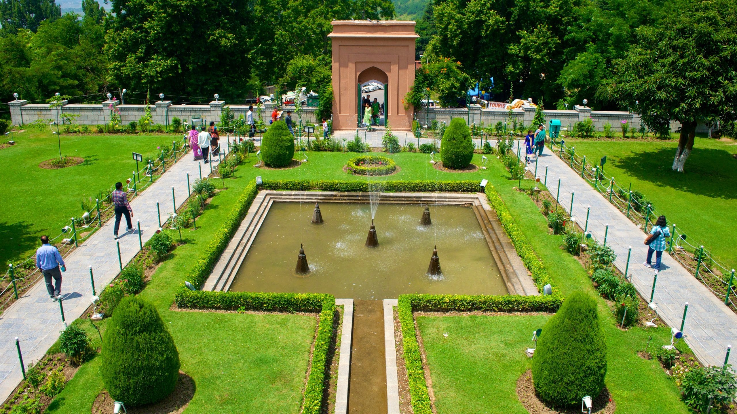 Chashmashahi – One Of The Mughal Gardens
